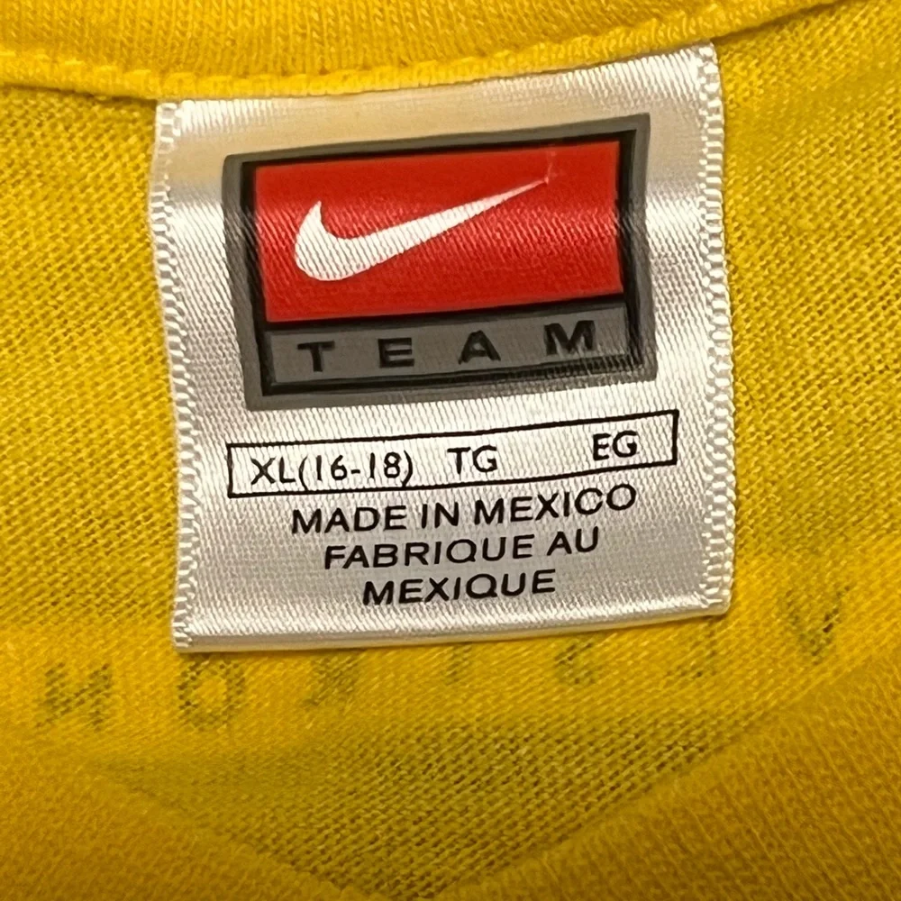 NIKE LIVESTRONG Shirt